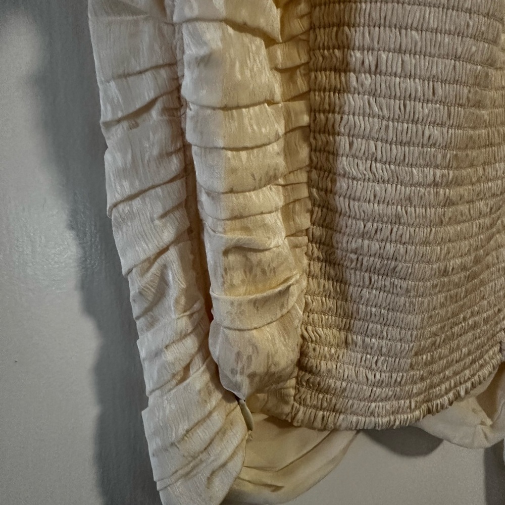 ASTR Cream Ruched Women's Top - Picture 4 of 5